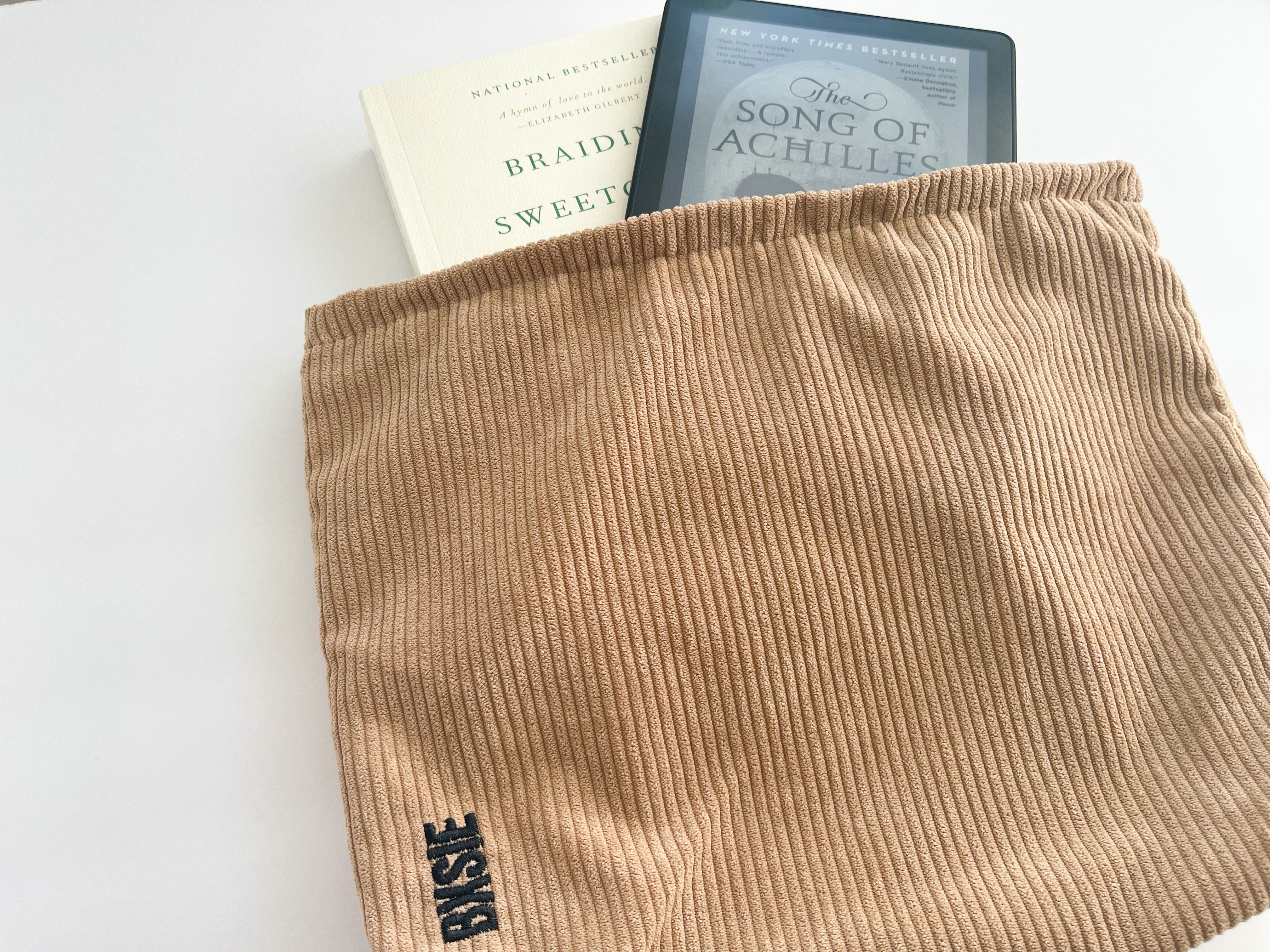 corduroy book sleeve pouch with zipper, front side close up