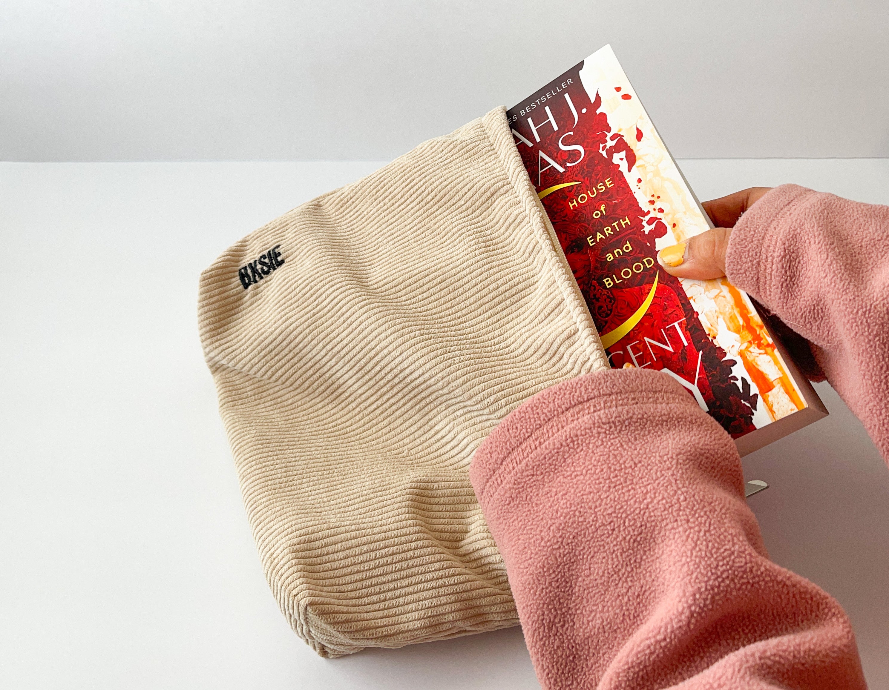 Paperback Book Pouch – Voyager Organizer in Stone – BXSIE